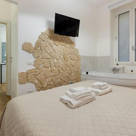 ฟิออร์ ดี โลโต รูมส์ Bed & Breakfast กาญารี ภายนอก รูปภาพ