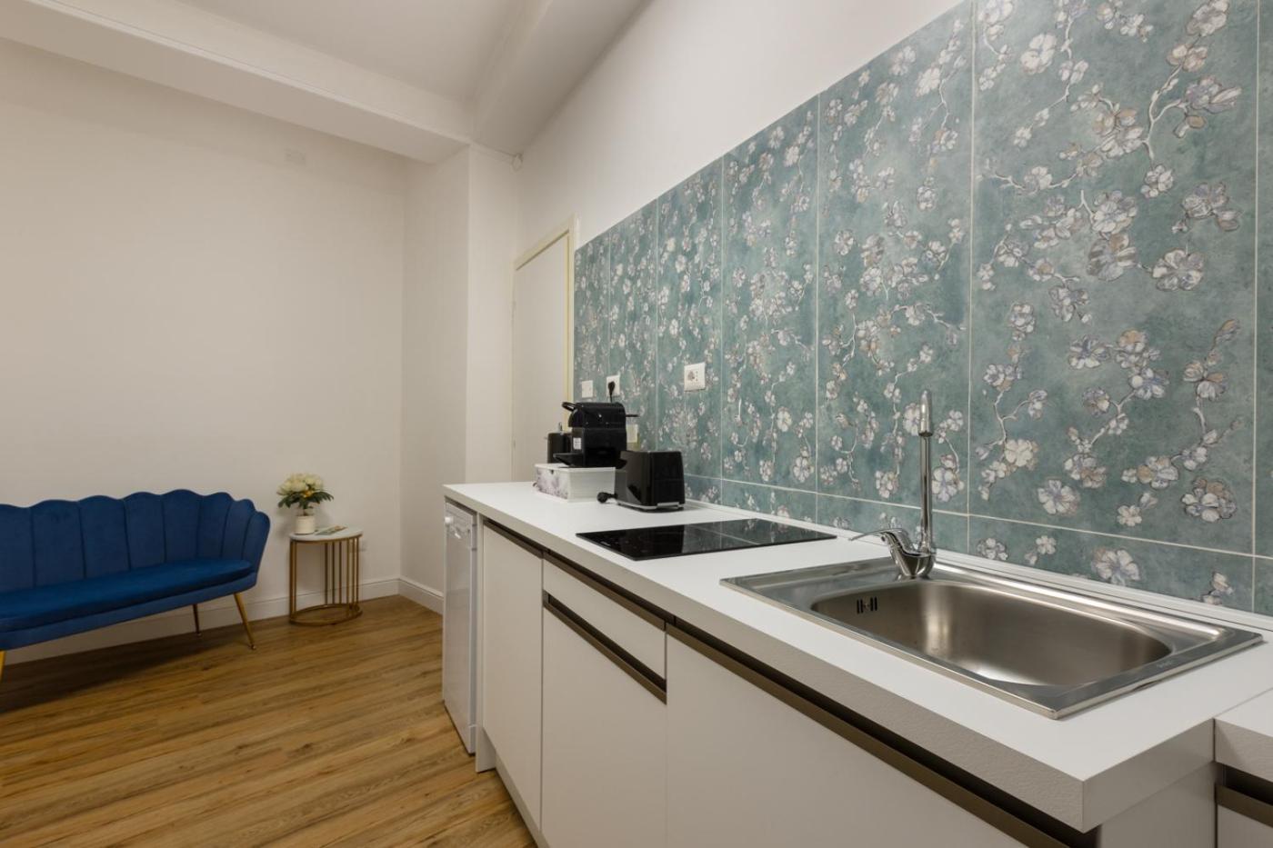 ฟิออร์ ดี โลโต รูมส์ Bed & Breakfast กาญารี ภายนอก รูปภาพ