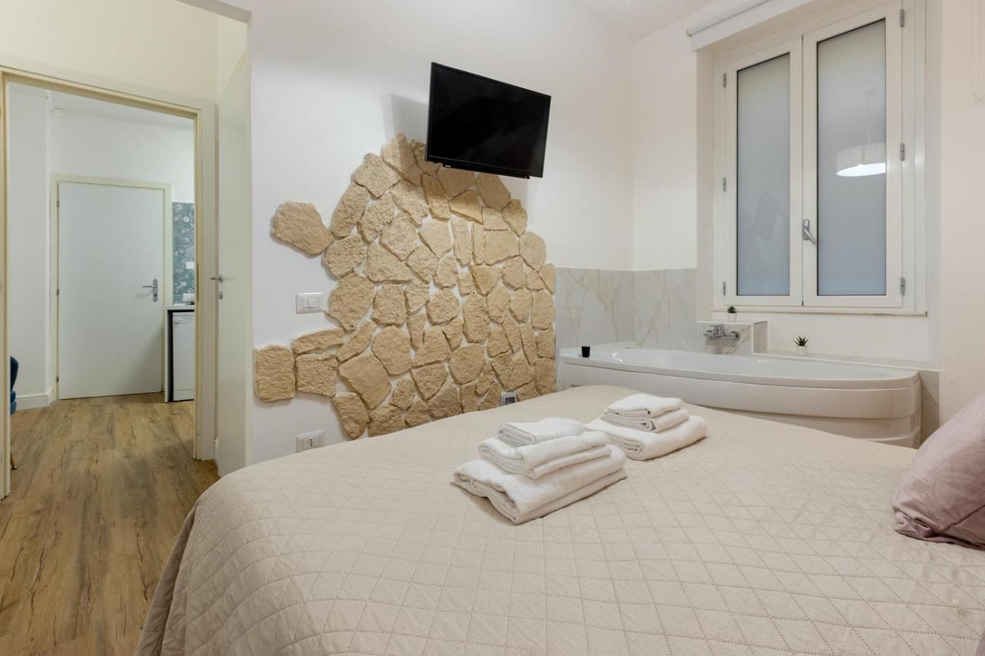 ฟิออร์ ดี โลโต รูมส์ Bed & Breakfast กาญารี ภายนอก รูปภาพ