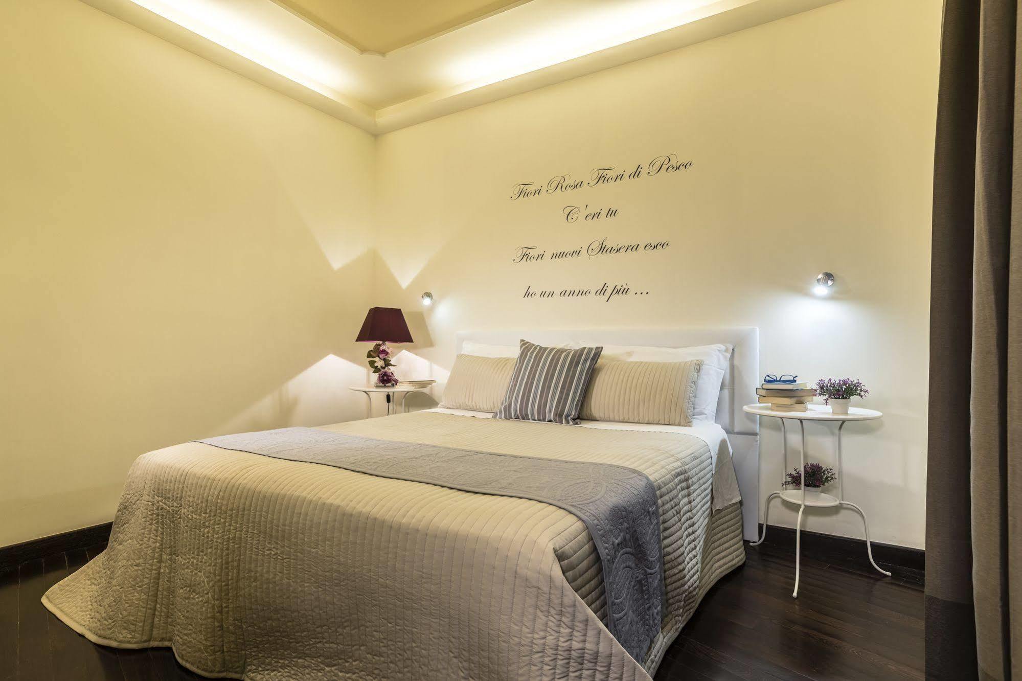 ฟิออร์ ดี โลโต รูมส์ Bed & Breakfast กาญารี ภายนอก รูปภาพ