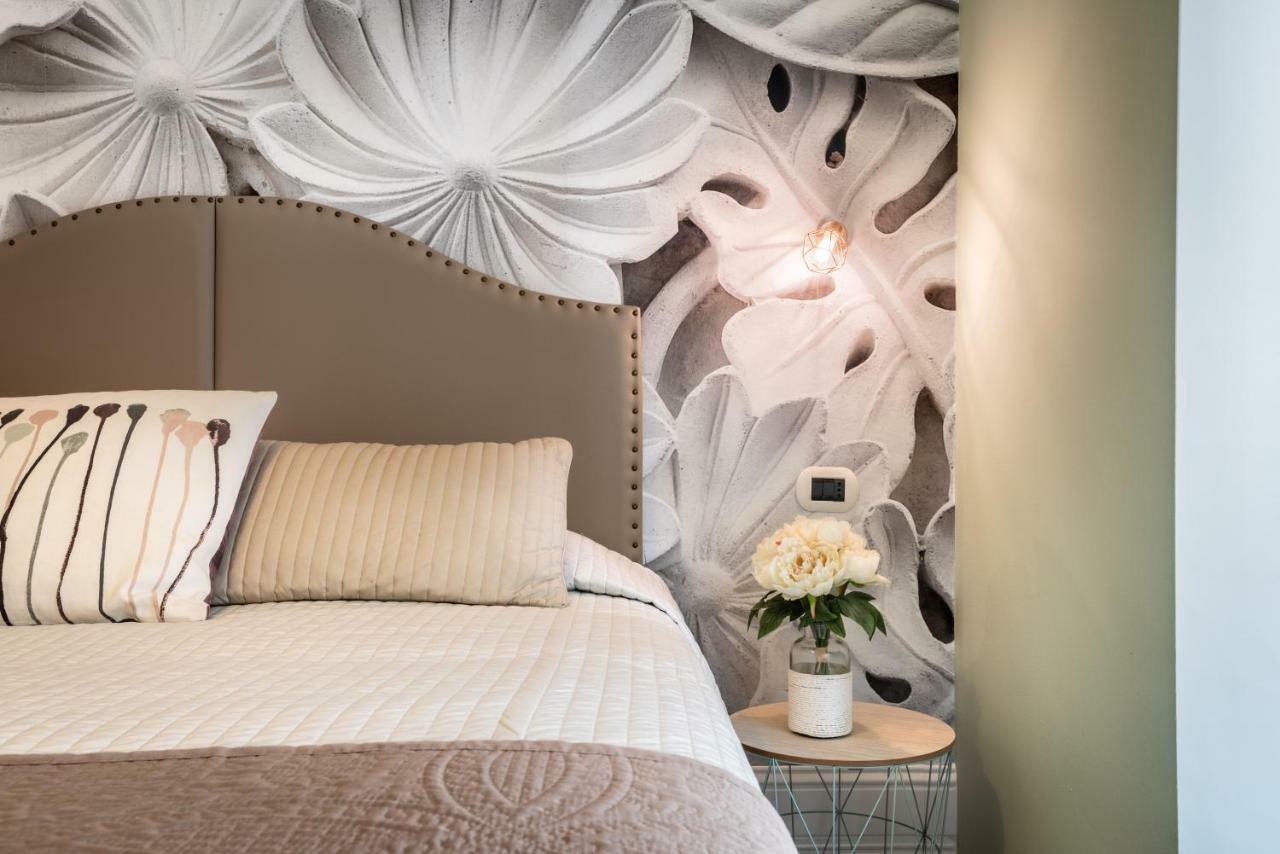 ฟิออร์ ดี โลโต รูมส์ Bed & Breakfast กาญารี ภายนอก รูปภาพ