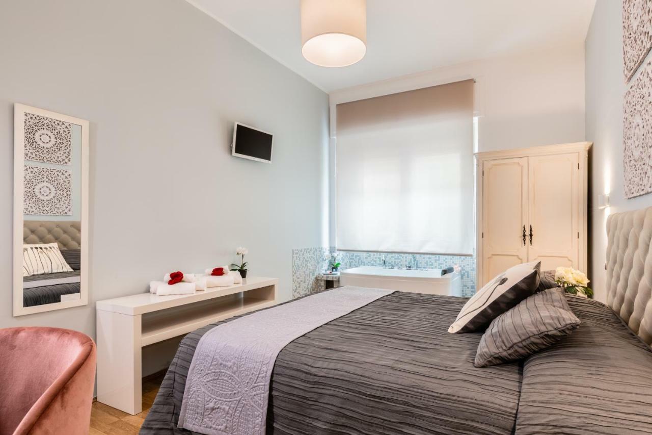 ฟิออร์ ดี โลโต รูมส์ Bed & Breakfast กาญารี ภายนอก รูปภาพ